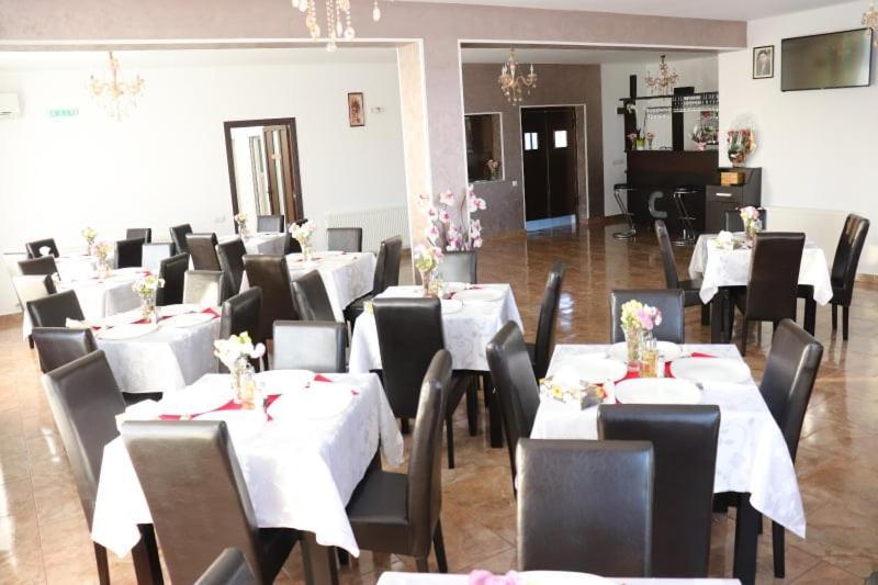 Pensiunea Maria Tania - Restaurant Mioveni Екстериор снимка